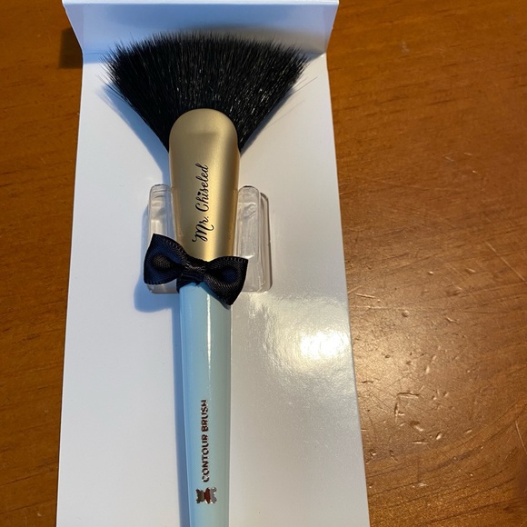 Too Faced Mr. Chiseled Contouring Brush - Picture 5 of 16